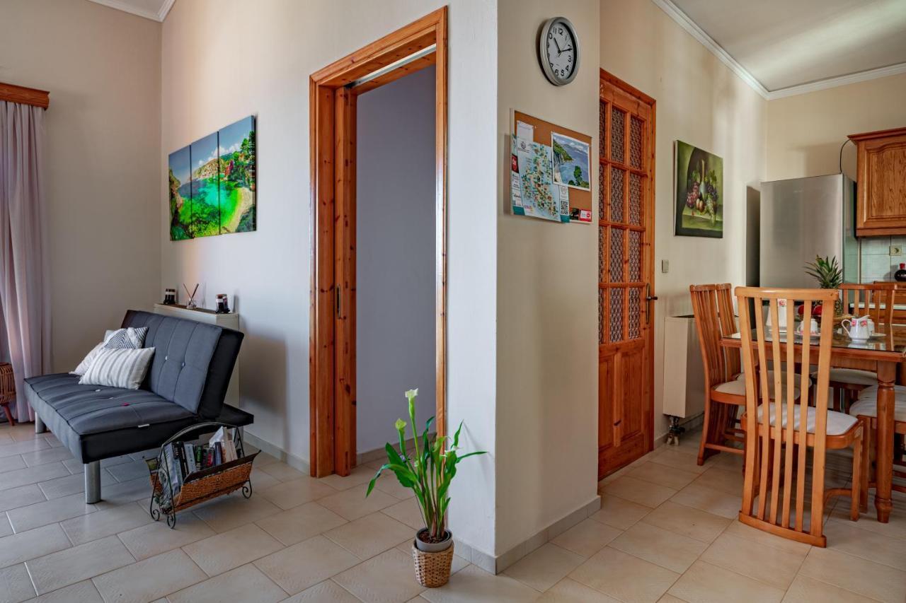 Golden Flower'S Apartment Порос Экстерьер фото