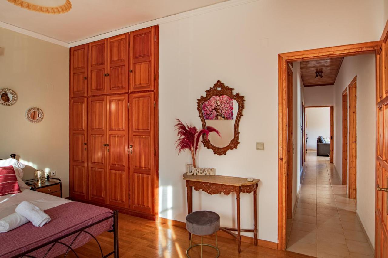 Golden Flower'S Apartment Порос Экстерьер фото