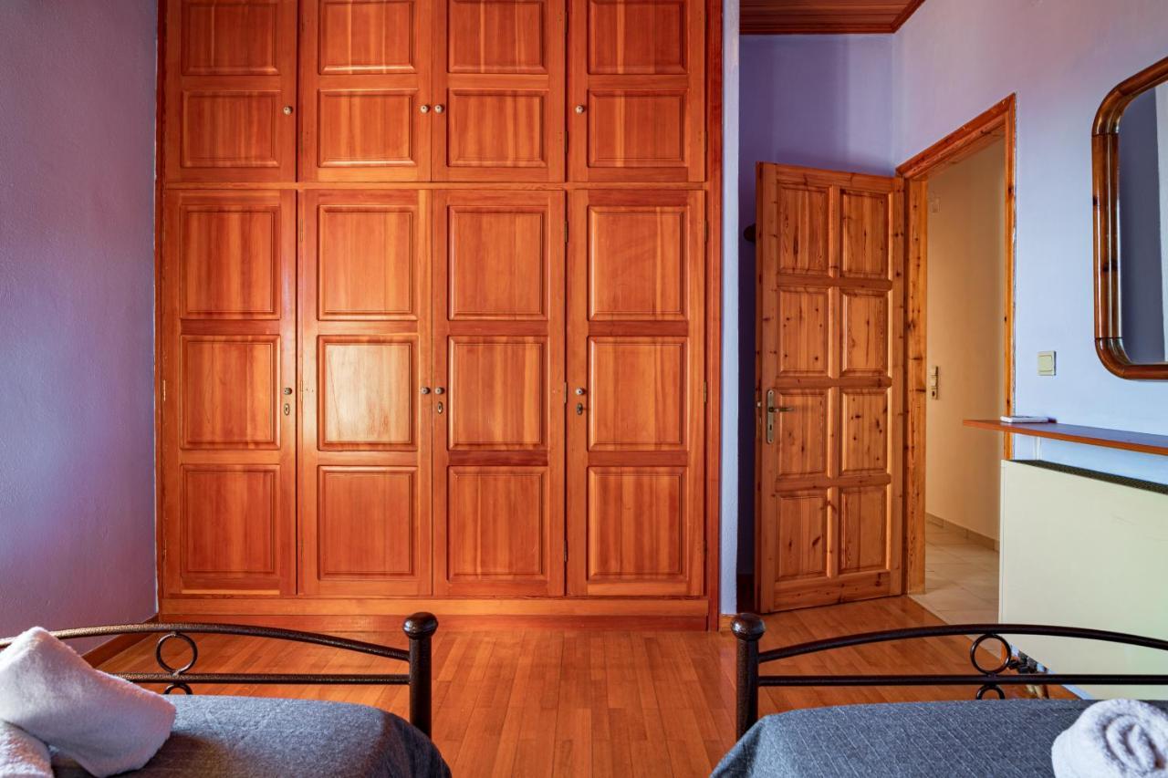 Golden Flower'S Apartment Порос Экстерьер фото