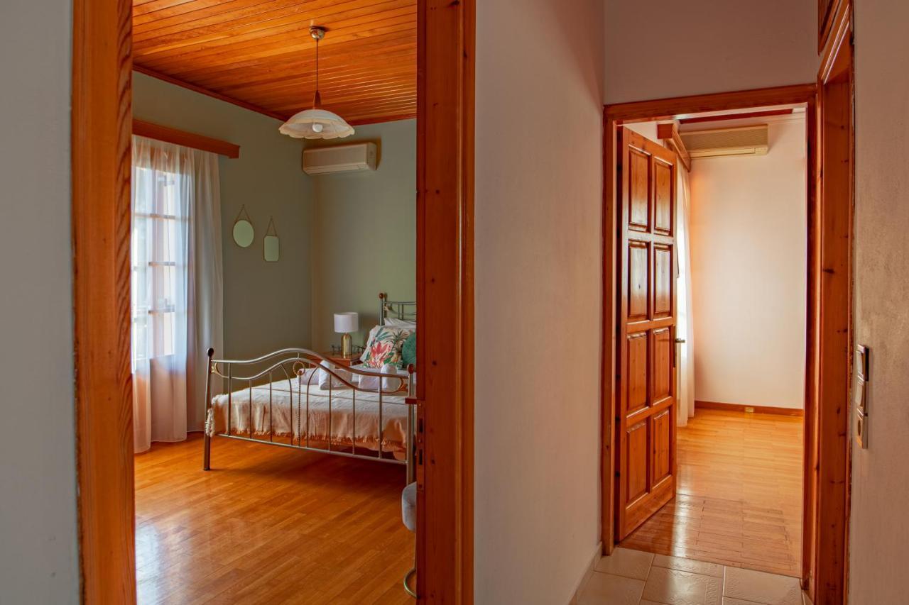 Golden Flower'S Apartment Порос Экстерьер фото