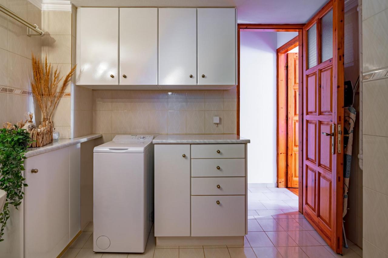 Golden Flower'S Apartment Порос Экстерьер фото